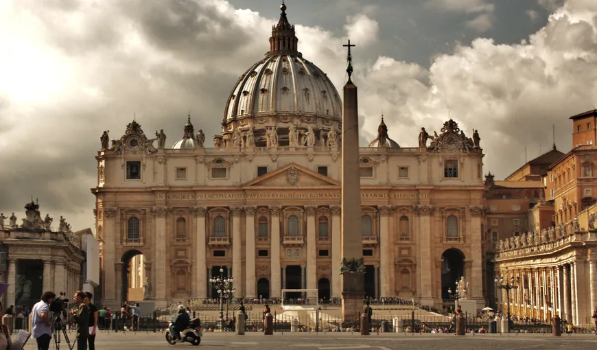 Scandal la Vatican: S-au descoperit un nou caz de homosexualitate şi unul de omor