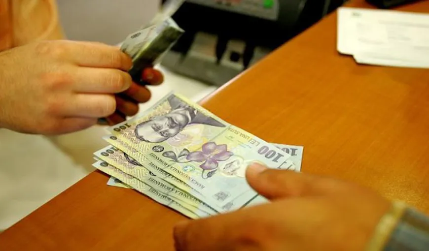 Trei sferturi din venitul românilor se cheltuie pe consum