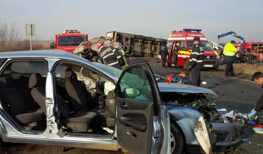 Accidente grave în Argeş: Un şofer a intrat în alte patru maşini