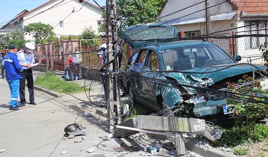 Accident violent în Satu Mare după ce unui bărbat după ce i s-a făcut rău la volan. VIDEO