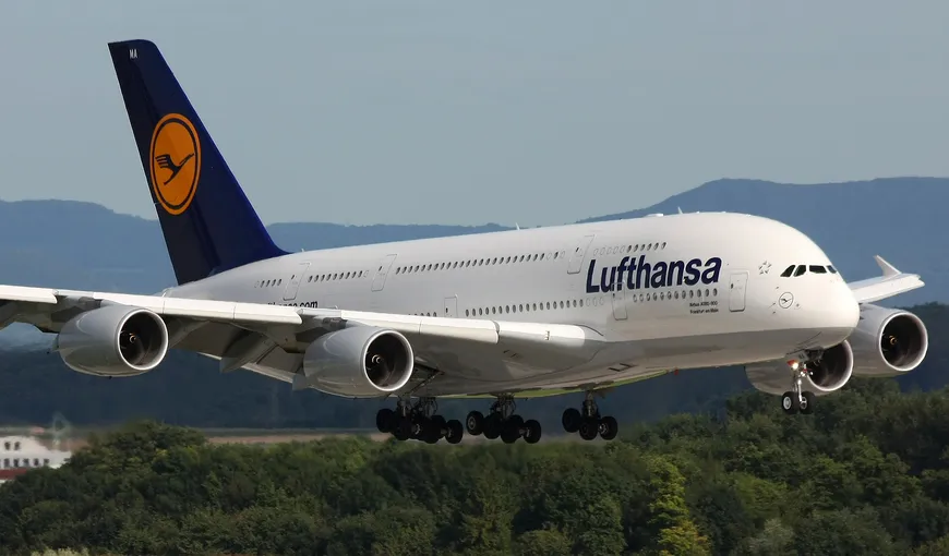 Un avion al companiei germane Lufthansa şi-a întrerupt zborul din cauza unor defecţiuni la motoare