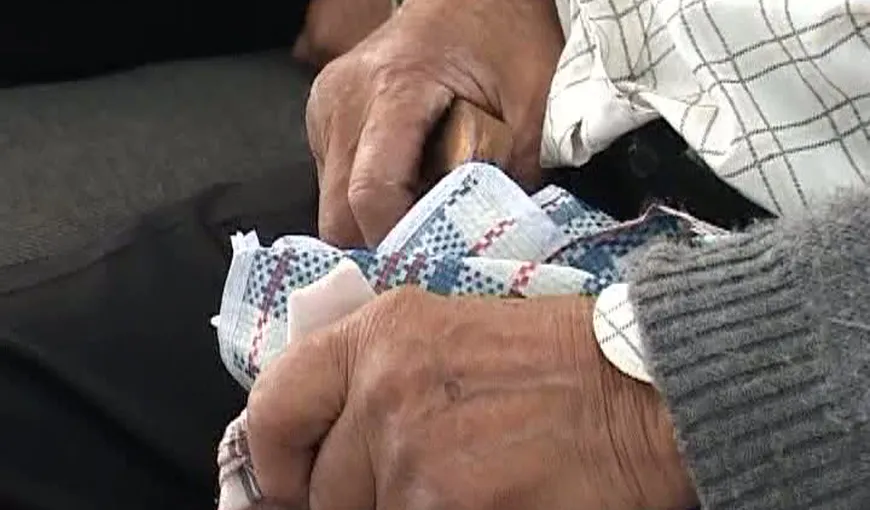 Un bătrân de aproape 100 de ani, UMILIT din cauza cardului de sănătate VIDEO