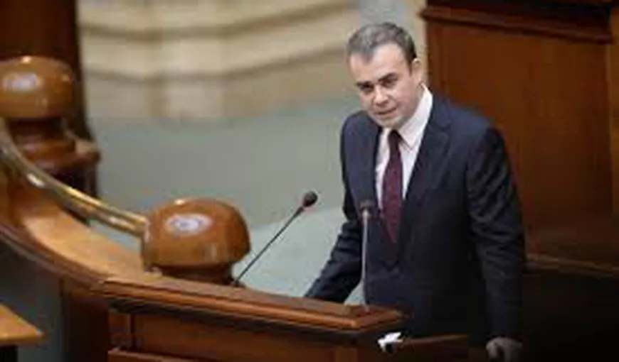 Senatul a luat act de demisia lui Darius Vâlcov şi a declarat postul de senator vacant