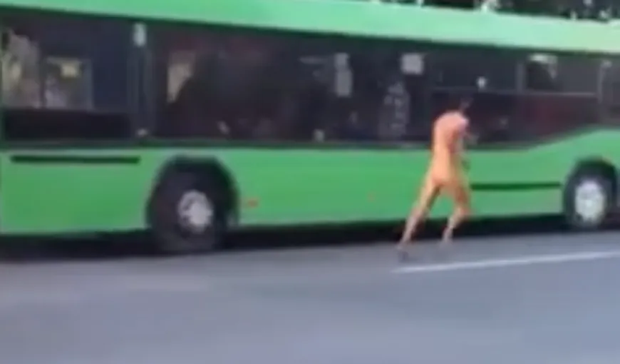 Un bărbat COMPLET GOL, surprins pe străzile din Constanţa VIDEO