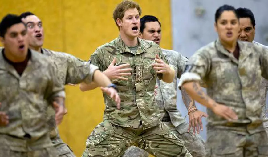 Prinţul Harry a dansat haka alături de soldaţi. Imagini senzaţionale din Noua Zeelandă VIDEO