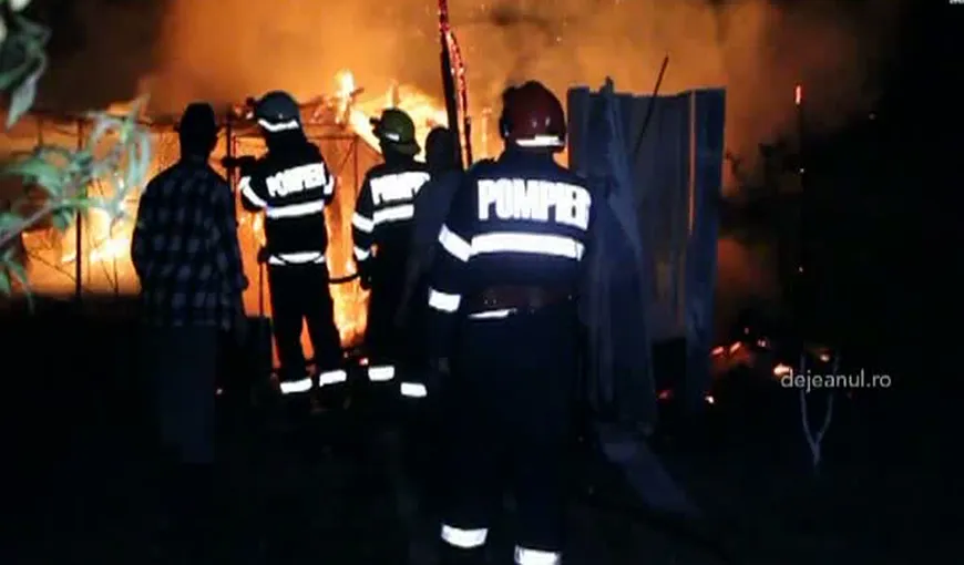 Incendiu violent la o gospodărie din Cluj. Zeci de păsări au ars de vii VIDEO