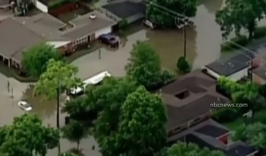 Ploi torenţiale şi inundaţii în SUA: 16 morţi şi peste 40 de dispăruţi VIDEO
