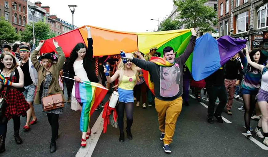 Irlandezii, la referendum privind aprobarea căsătoriilor între persoane de acelaşi sex