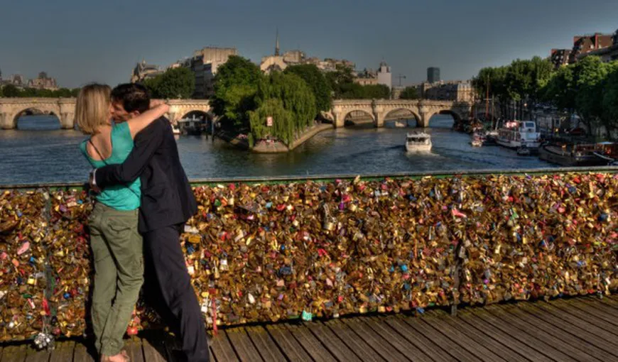 „Lacătele iubirii” de pe Podul Artelor din Paris vor dispărea