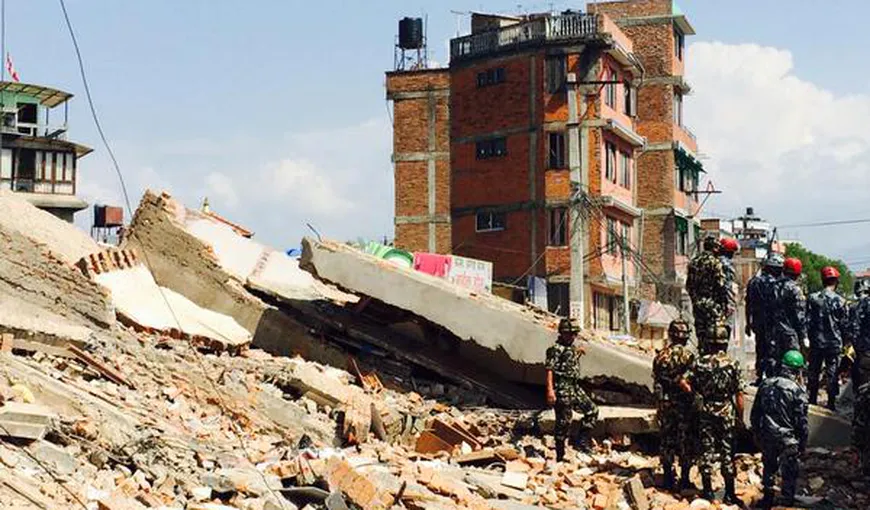 Cutremurul de 7.4 din Nepal: Peste 80 de morţi şi 2.000 de răniţi