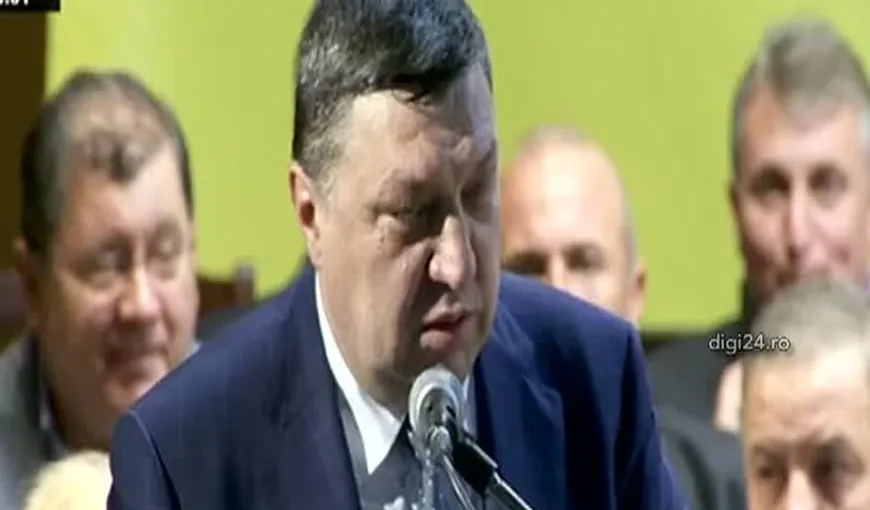 Teodor Atanasiu, huiduit la Consiliul Naţional al PNL. Vicepreşedintele a plecat de pe scenă VIDEO