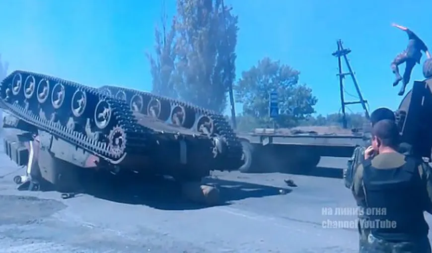 Au parcat tancul cu şenilele în sus. Cum au reuşit militarii ruşi să răstoarne colosul de 40 de tone VIDEO