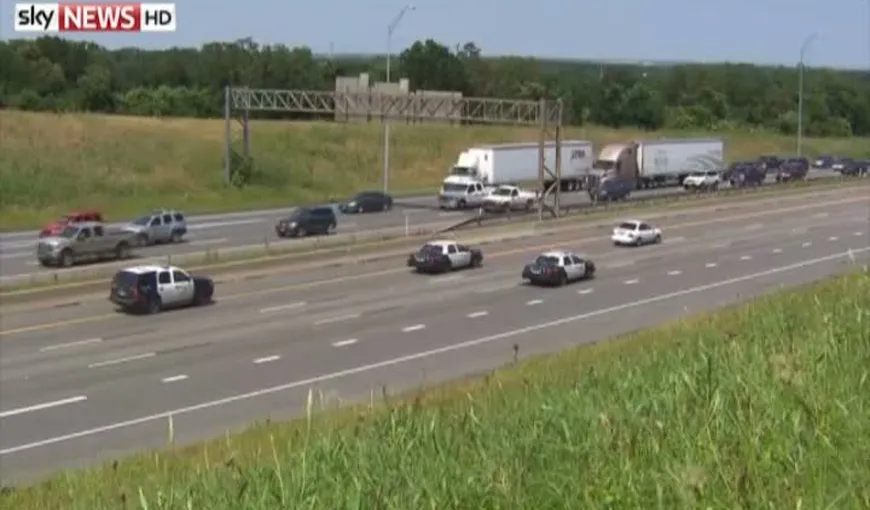 Urmărire în slow motion, în SUA: În loc să gonească, suspectul a rulat cu 16 kilometri pe oră VIDEO