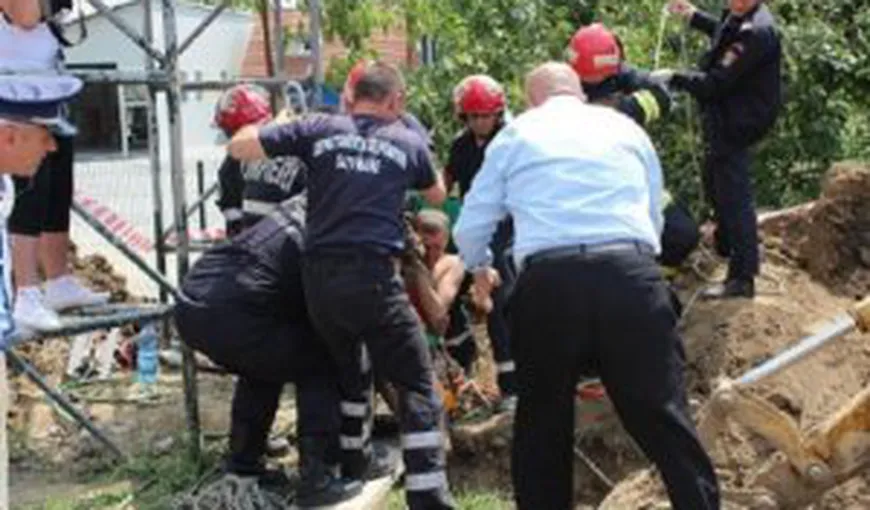 Bărbat căzut într-o groapă de lângă Bucureşti, intervenţie a elicopterului SMURD