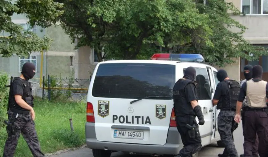 PERCHEZIŢII în Bucureşti şi în şapte judeţe. 60 de persoane, duse cu mandat la Poliţie