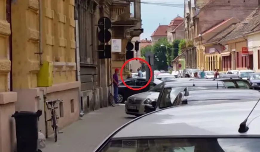 Un bărbat din Arad a fost bătut în mijlocul străzii, lângă sediul Poliţiei VIDEO