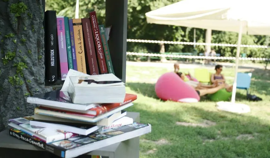 Copacul cu Cărți, la a doua ediție. Peste 150 de romane şi publicaţii, oferite gratuit în Parcul Cişmigiu