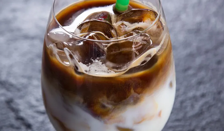 DESERT DE SEZON: Cum să faci cea mai simplă şi rapidă cafea cu gheaţă