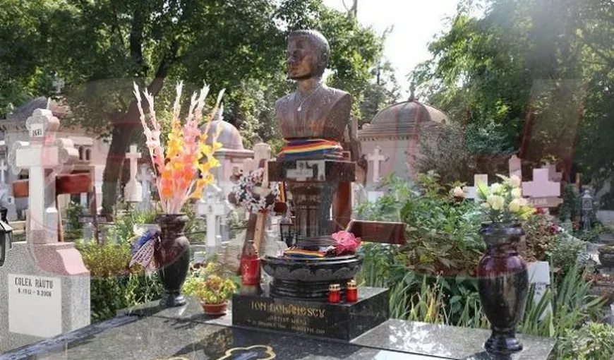 Mormântul lui Ion Dolănescu, transformat în muzeu de un apropiat al artistului VIDEO