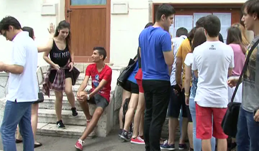 BAC 2015. Aproape 6.000 de elevi au lipsit de la ROMÂNĂ SCRIS. 74 de candidaţi, ELIMINAŢI din examen