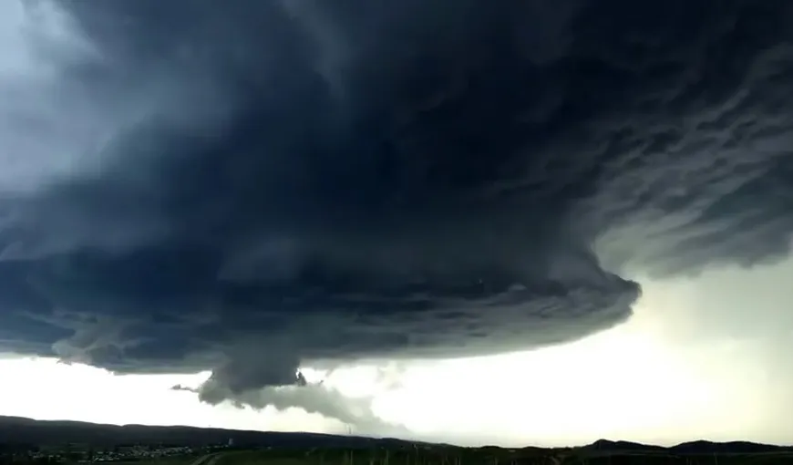 Furia naturii în imagini. Cum se formează o furtună violentă VIDEO