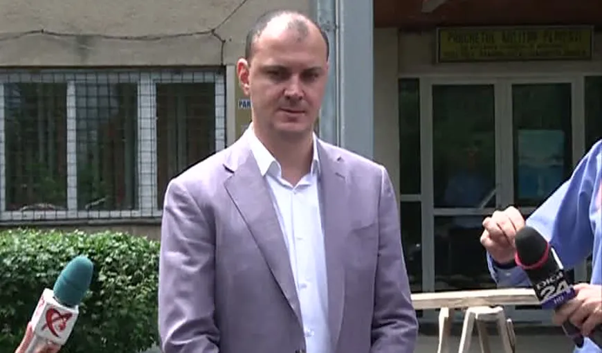Deputaţii jurişti sugerează conducerii Camerei să sesizeze CCR în cazul deputatului Sebastian Ghiţă