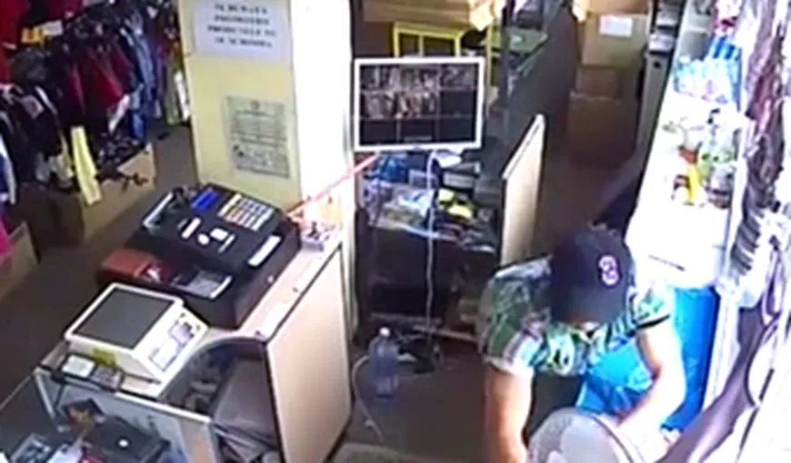 Hoţ de telefoane, surprins în acţiune într-un magazin din Cluj VIDEO