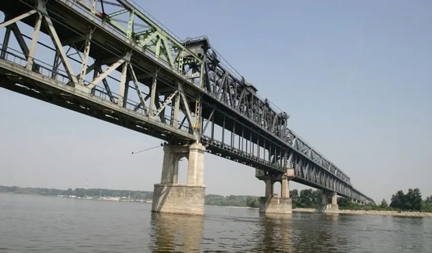 Restricţii de circulaţie, extinse pe podul de la Giurgiu, din cauza lucrărilor de reabilitare