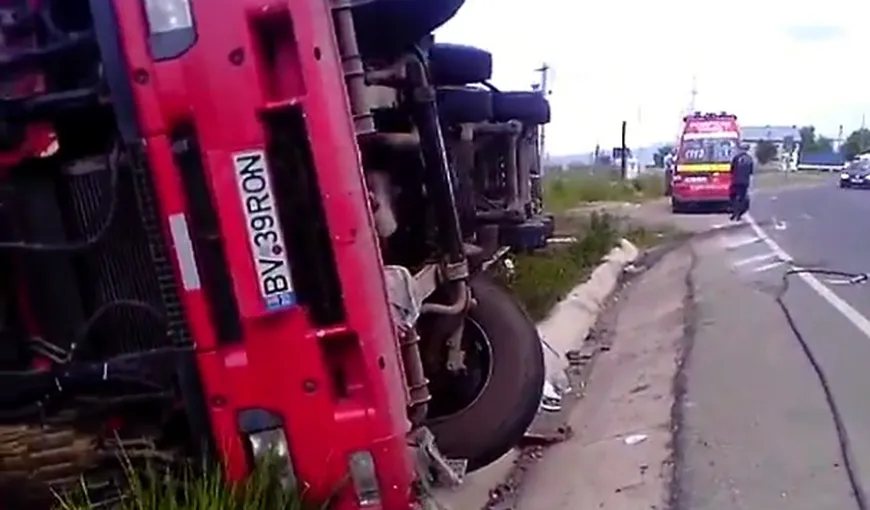 O autoutilitară cu 18 tone de carne s-a răsturnat în Braşov VIDEO