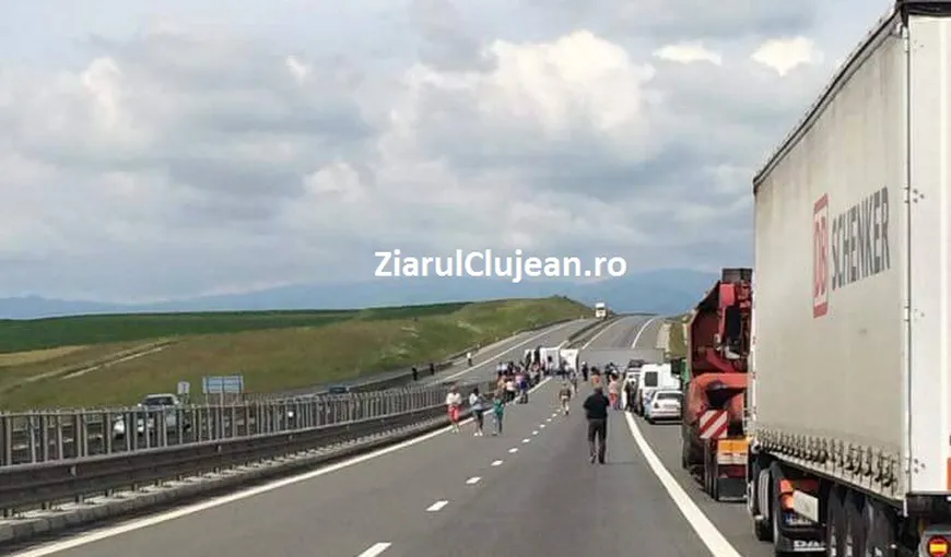 Accident pe Autostrada Transilvania. Un TIR s-a răsturnat pe sensul opus de mers