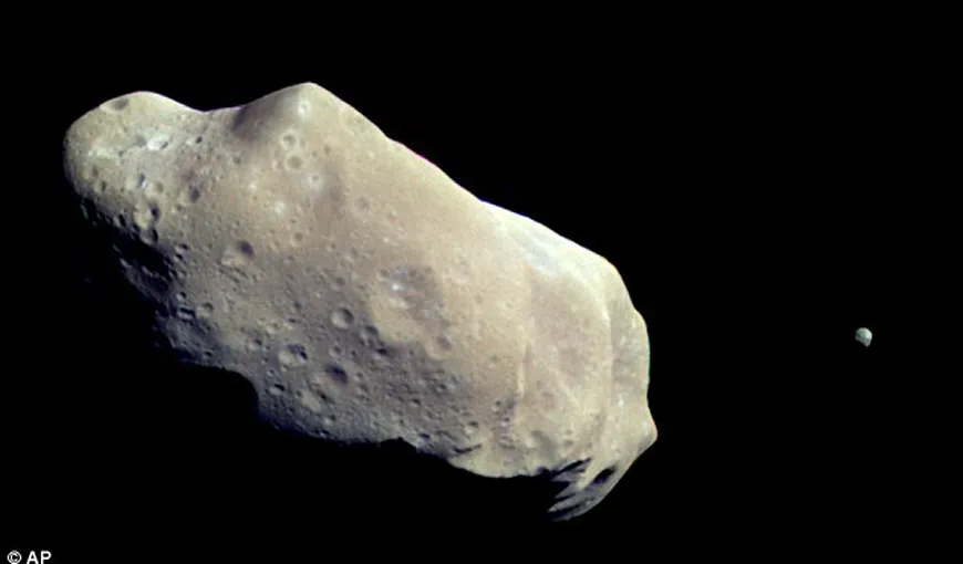 Un asteroid, care conţine platină în valoare de 5,4 trilioane de dolari, va trece duminică pe lângă Terra