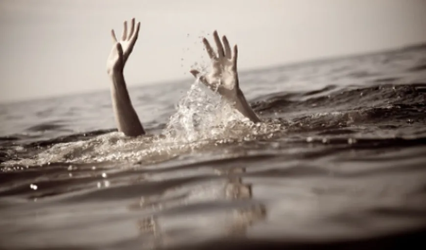 Un bărbat s-a înecat în zona epavei din Costineşti