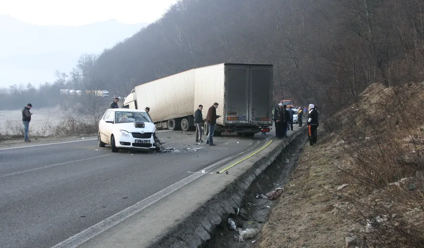Trafic întrerupt pe Valea Oltului, în urma unui accident