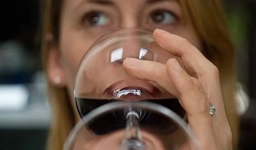 Este dovedit ştiinţific: Oamenii deştepţi beau mai mult