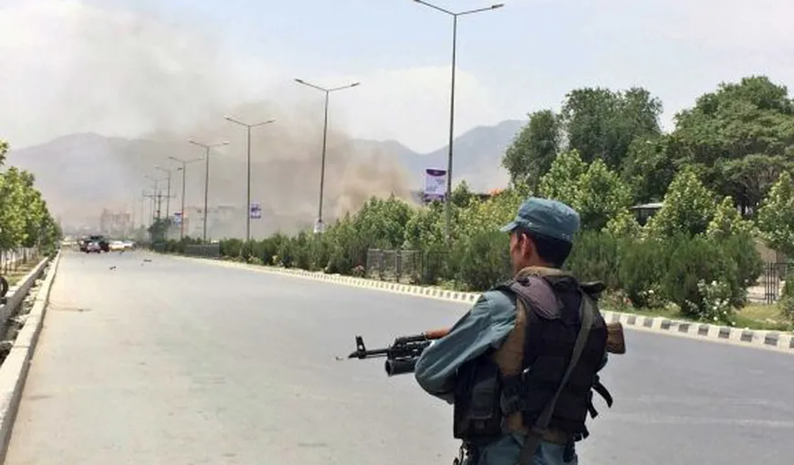 Alertă în Afganistan: Atentat cu bombă împotriva forţelor NATO la Kabul