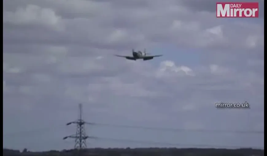 Un pilot a reuşit să aducă la sol un avion fără tren de aterizare VIDEO
