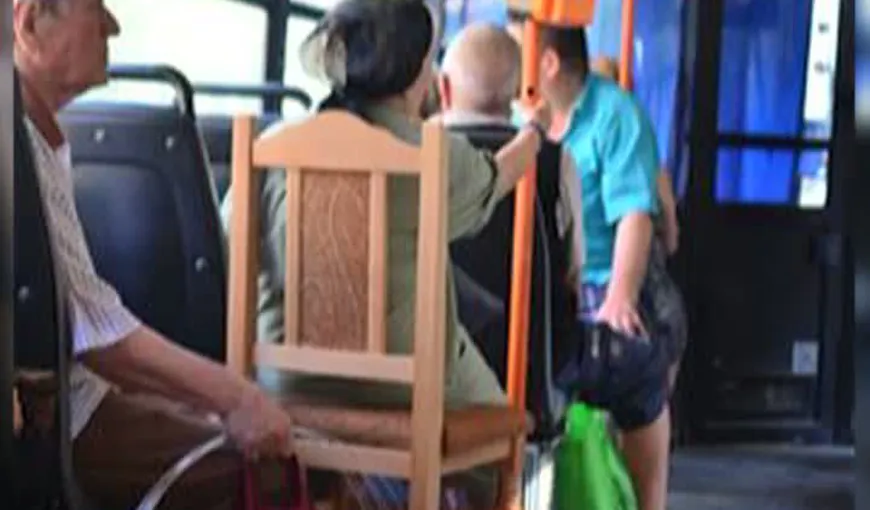 Cum îşi asigură pensionarii un loc confortabil în mijloacele de transport VIDEO
