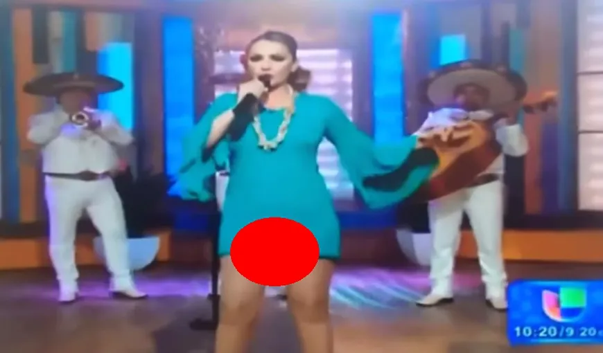 Unei cunoscute artiste i-a căzut absorbantul în timp ce cânta pe scenă. Totul a fost filmat VIDEO