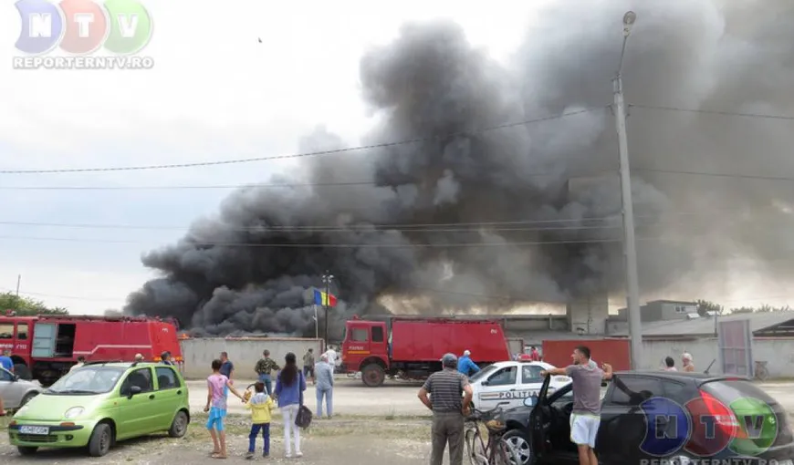Incendiu puternic la Constanţa. Flăcările au mistuit un abator VIDEO