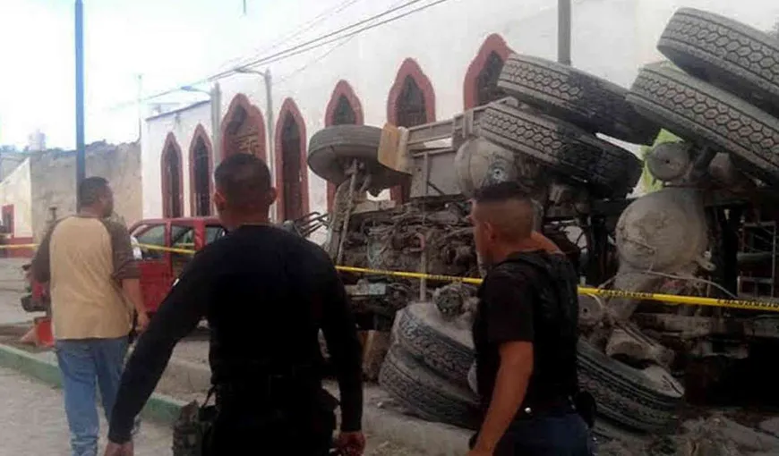 CARNAGIU pe şosea în Mexic. Peste 20 de morţi şi 30 răniţi VIDEO