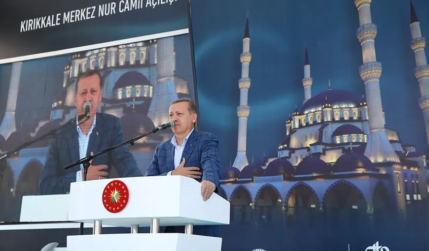 Turcia: Erdogan inaugurează o moschee uriaşă în propriul său palat