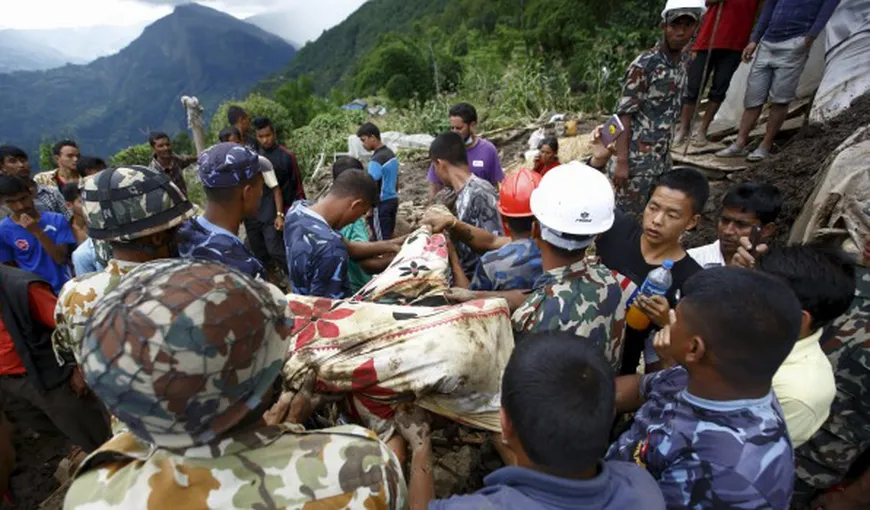 Tragedie în Nepal: Cel puţin 33 de persoane au murit