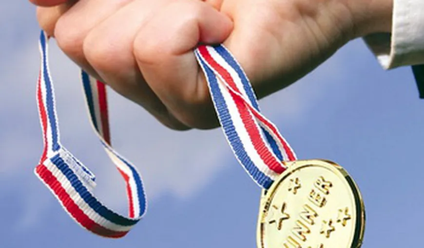 Zece medalii, dintre care trei de aur, obţinute de elevii olimpici români