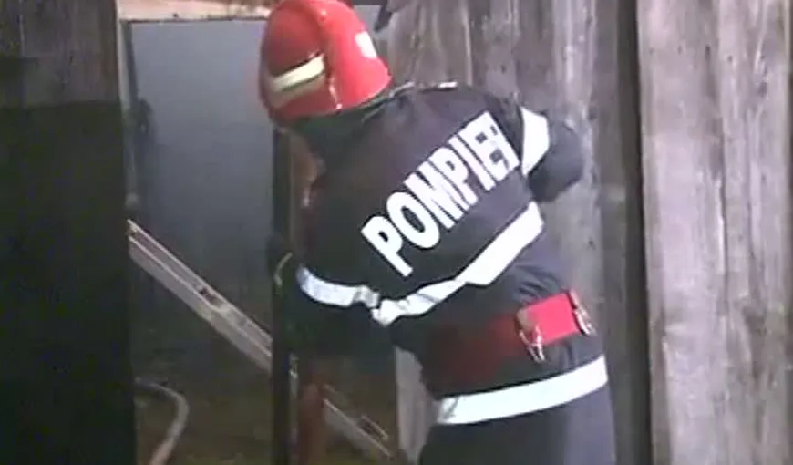 Bărbat incendiat de la o ţigară, în timp ce alimenta cu benzină un generator electric portabil