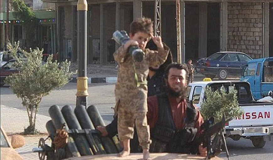 Jihadiştii recrutează minori din Siria şi îi trimit să lupte alături de combatanţii islamişti
