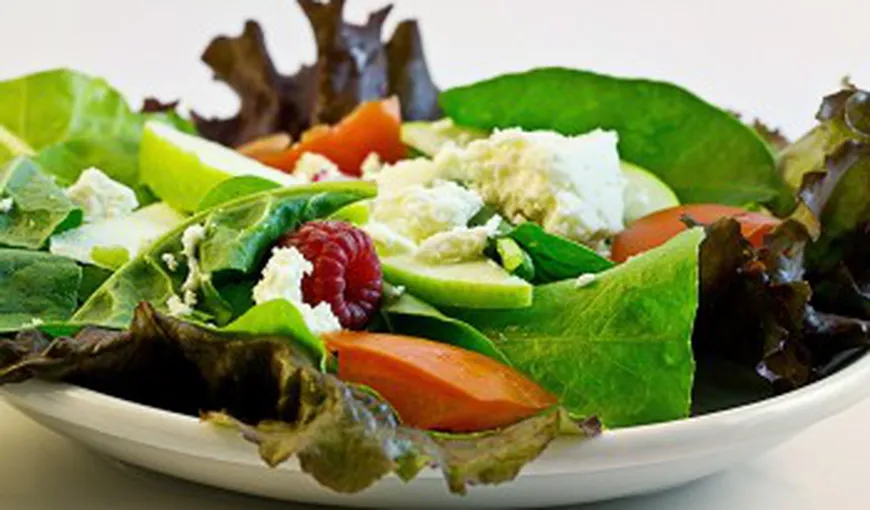 Top ingrediente simple care îţi vor face salata delicioasă şi sănătoasă