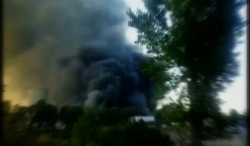 Incendiu puternic la combinatul chimic din Vâlcea VIDEO