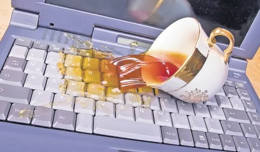 Ce să faci dacă ai vărsat cafeaua pe laptop