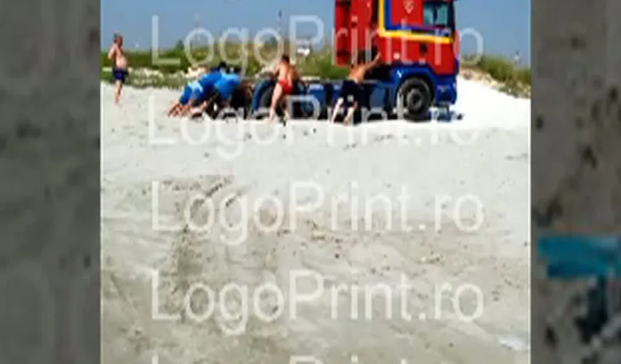 Imagini revoltătoare la Năvodari. Un şofer a intrat cu TIR-ul pe plajă VIDEO