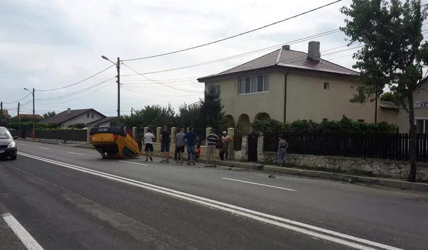 ACCIDENT în Constanţa: O maşină s-a răsturnat. Două persoane au fost rănite